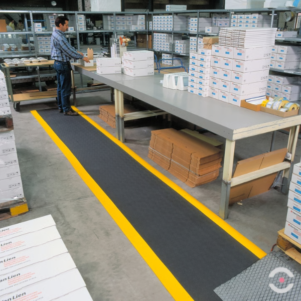 Mata ergonomiczna Notrax, 409 Sof-Tred Plus, winyl, kamyczkowa, 91 cm x mb, obszar suchy, żółty/czarny