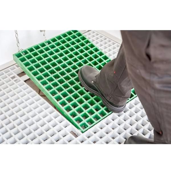 Panel nożny „walk-on”, GRP do kabin 350 l (TankShower)