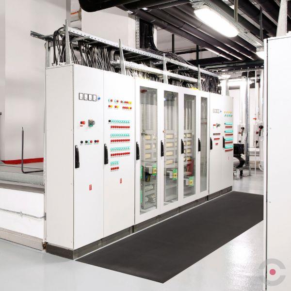Wykładzina przemysłowa Notrax, ergonomiczna, elektroizolacyjna, 91 cm x 22,8 m , obszar suchy, kolor czarny